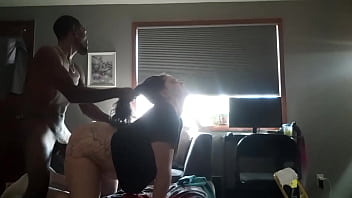 Blacksugga hitting nextdoorlustbunny in the midday