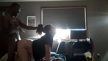 Blacksugga hitting nextdoorlustbunny in the midday