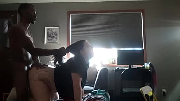 Blacksugga hitting nextdoorlustbunny in the midday