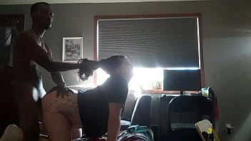 Blacksugga hitting nextdoorlustbunny in the midday