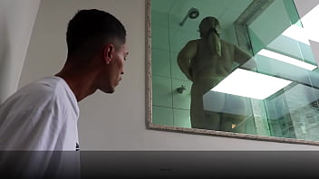 Enteado novinho fodeu a madrasta rabuda ao sair do banho video completo no red sheer