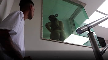 Enteado novinho fodeu a madrasta rabuda ao sair do banho video completo no red sheer