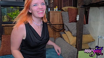 Soirée libertine j'invite des copains pour passer la soirée commencer mais un de mes invité pris de stress ma abandonner pendant la baise