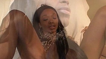 Black lesbian does interracial sex with brunette