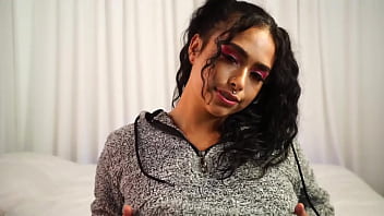 Stepsister rubbing her cli ton the living room