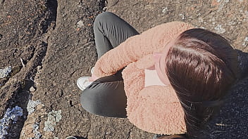 Marido não quis acompanhar a esposa até o mirante então eu o guia de turismo fodi sua bunda gostosa