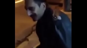 Velho chupando pinto de novinho ' '