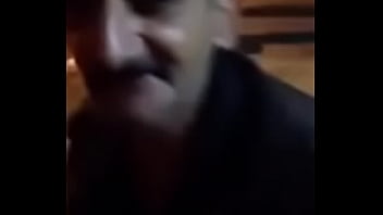 Velho chupando pinto de novinho ' '