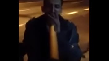 Velho chupando pinto de novinho ' '