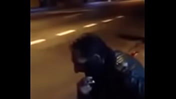 Velho chupando pinto de novinho ' '