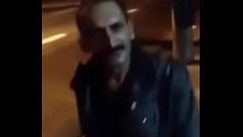 Velho chupando pinto de novinho ' '