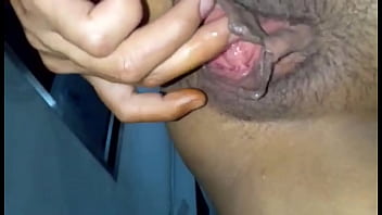 แหกหีเอาควยยัดแตดจนน้ำแตก