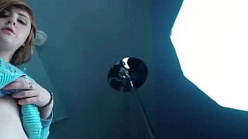 Y dildoing wet pussy