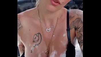 Oups dans mon spa après le boulot qui me rejoins