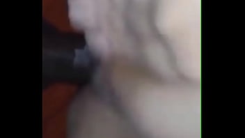 Esposa desesperada suplica mas engole a pica cheia de merda do marido