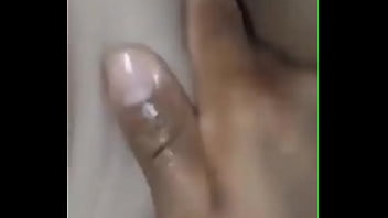 Esposa desesperada suplica mas engole a pica cheia de merda do marido