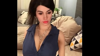 Automatic woman full shapely lips almost entered the perception of attractiveness