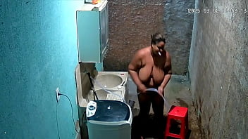 Camera Escondida Madrasta Se Depila Enquanto Seu Enteado A Vê Na Câmera thumbnail