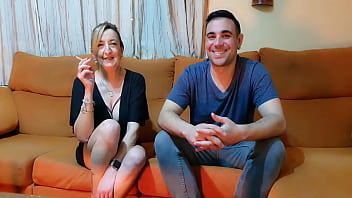 Un desconocido delante de mi marido me folló eyaculando dentro de mi