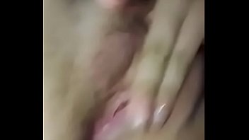 Se mete los dedos a todo