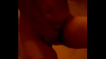 Se graba masturbandose