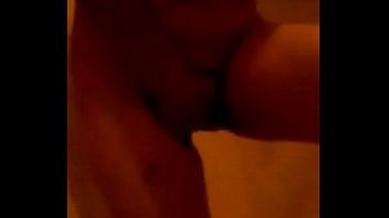 Se graba masturbandose