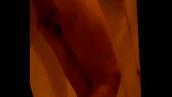 Se graba masturbandose