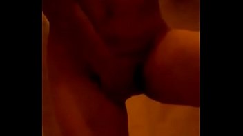 Se graba masturbandose