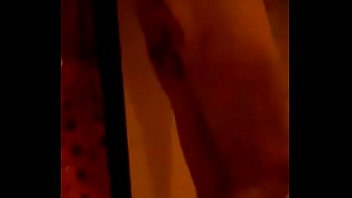 Se graba masturbandose