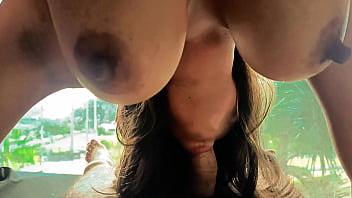 La esposa de mi vecino me regala una deliciosa mamada la mujer de mi vecino vive sedienta de sexo cada vez que el se va para el trabajo me llama para que calme sus ganas de sexo pettite diamons