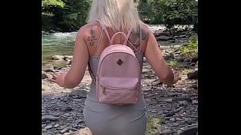 Teaser public je demande à ma copine de me goder au bord de la rivière