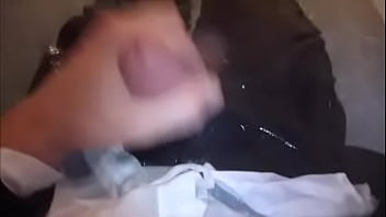 Im nassen anzug gespermt