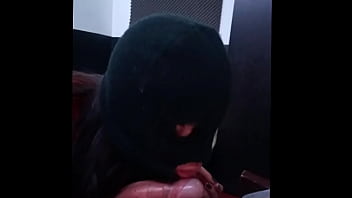 Desaparece una polla en la boca