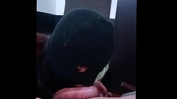 Desaparece una polla en la boca