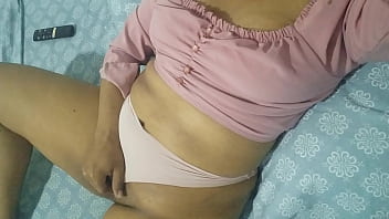 Madrastra cachonda bisexual hace ricos gemidos mientras el coño se me sale la leche madrastra desea que le pase la lengua