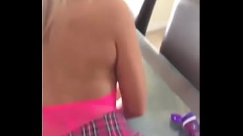 Rubia estudiante es follada por el culito