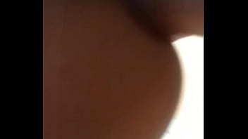 La gusta hacerlo en la mesa