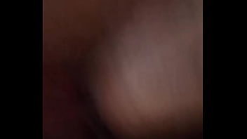 La gusta hacerlo en la mesa