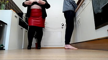 Son in law couldn't resist and cummed on his lustful mother in law's sexy ass in nylon pantyhoses