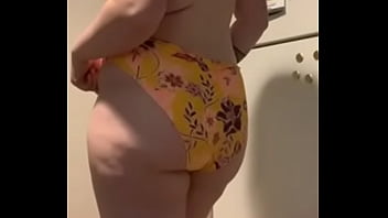 Bunny Bear Shows Off Bikini For The Beach thumbnail