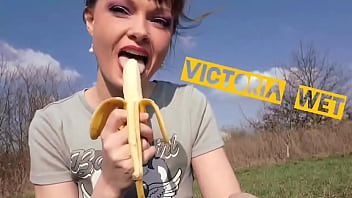 Liking banana #foodfetish #bananagirl #girl banana #eating banana #horny #licking #fans #clips