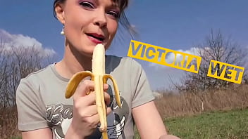 Liking banana #foodfetish #bananagirl #girl banana #eating banana #horny #licking #fans #clips