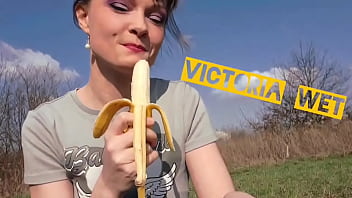 Liking banana #foodfetish #bananagirl #girl banana #eating banana #horny #licking #fans #clips