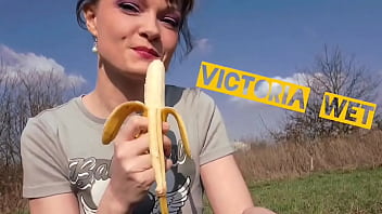 Liking banana #foodfetish #bananagirl #girl banana #eating banana #horny #licking #fans #clips