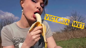 Liking banana #foodfetish #bananagirl #girl banana #eating banana #horny #licking #fans #clips