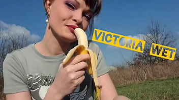 Liking banana #foodfetish #bananagirl #girl banana #eating banana #horny #licking #fans #clips