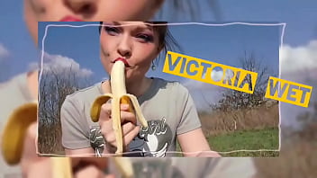 Liking banana #foodfetish #bananagirl #girl banana #eating banana #horny #licking #fans #clips