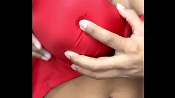 Le encanta que le metan