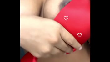 Le encanta que le metan