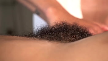 Los pelos son un símbolo primitivo asi que si eres fetichista este video es para ti